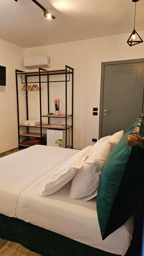 Green Park Divjake Room photo